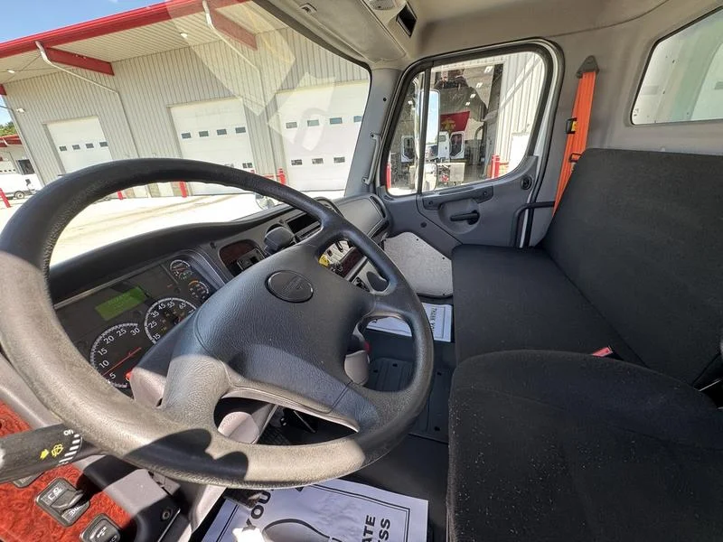 2016 Freightliner M2 106 in Columbus, OH — photo 17