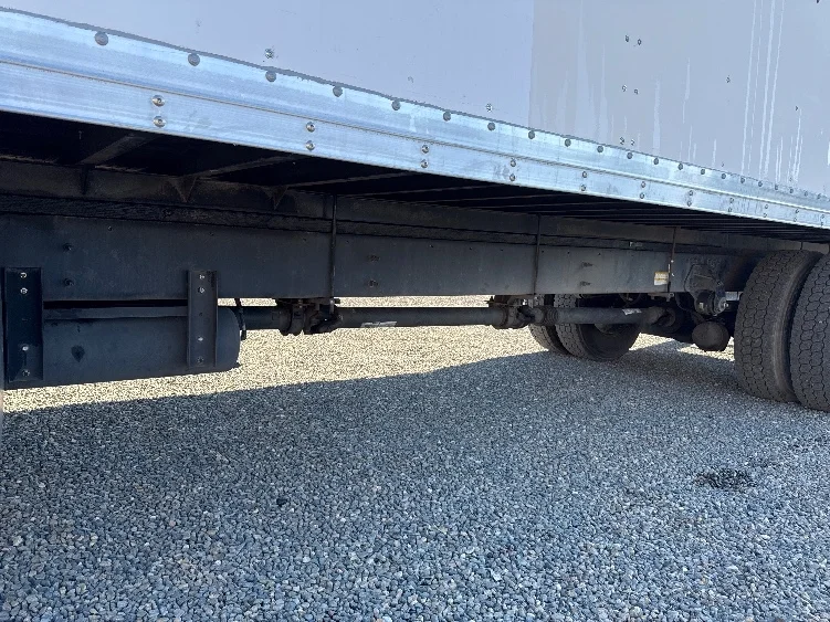 2017 Hino 338 - image 5