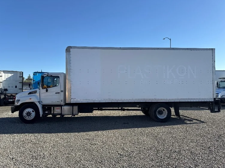 2017 Hino 338 - image 4