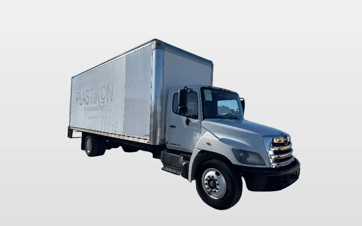 2017 Hino 338 - image 1