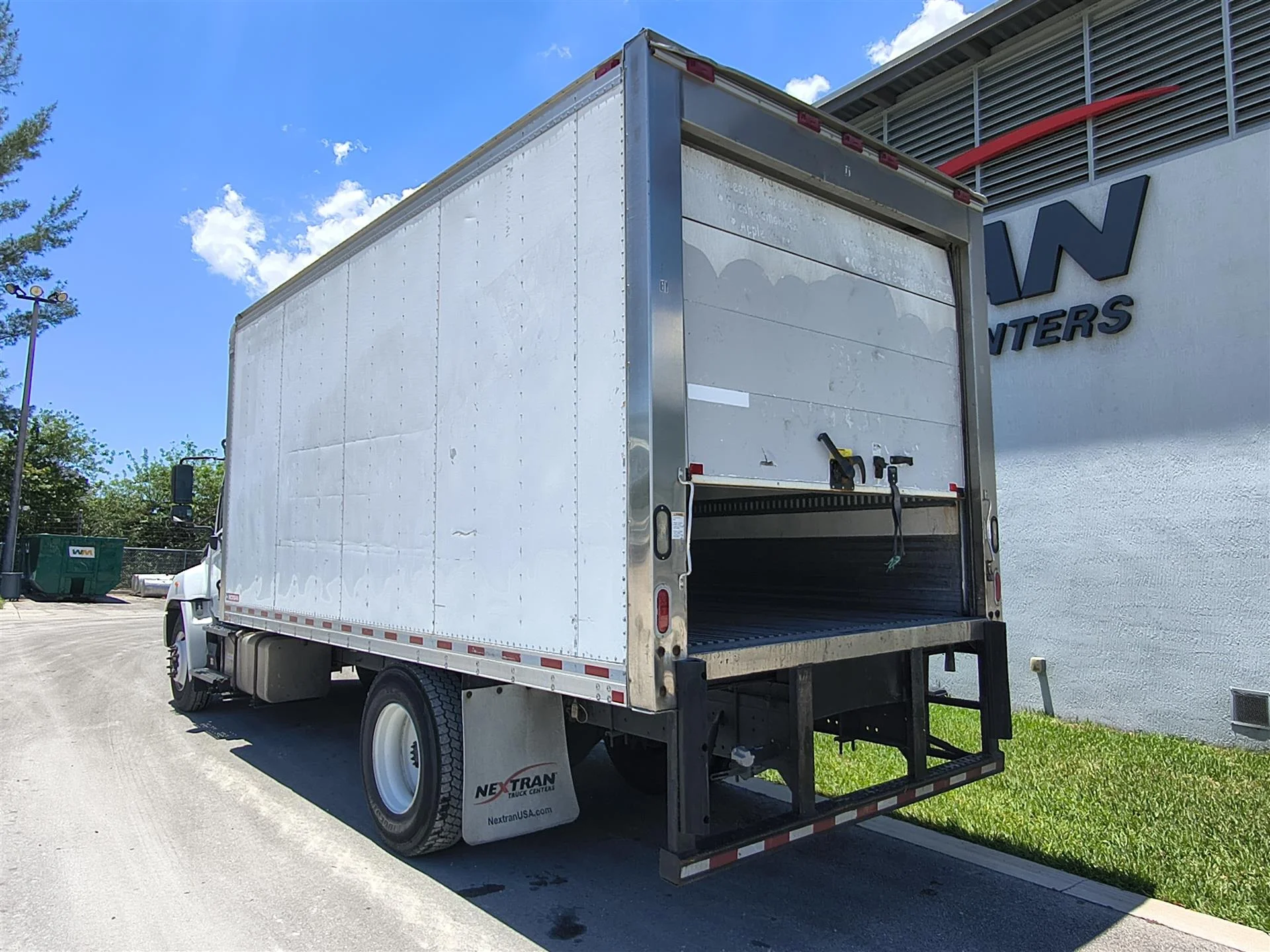 2016 Hino 268 in Fort Lauderdale, FL — photo 6