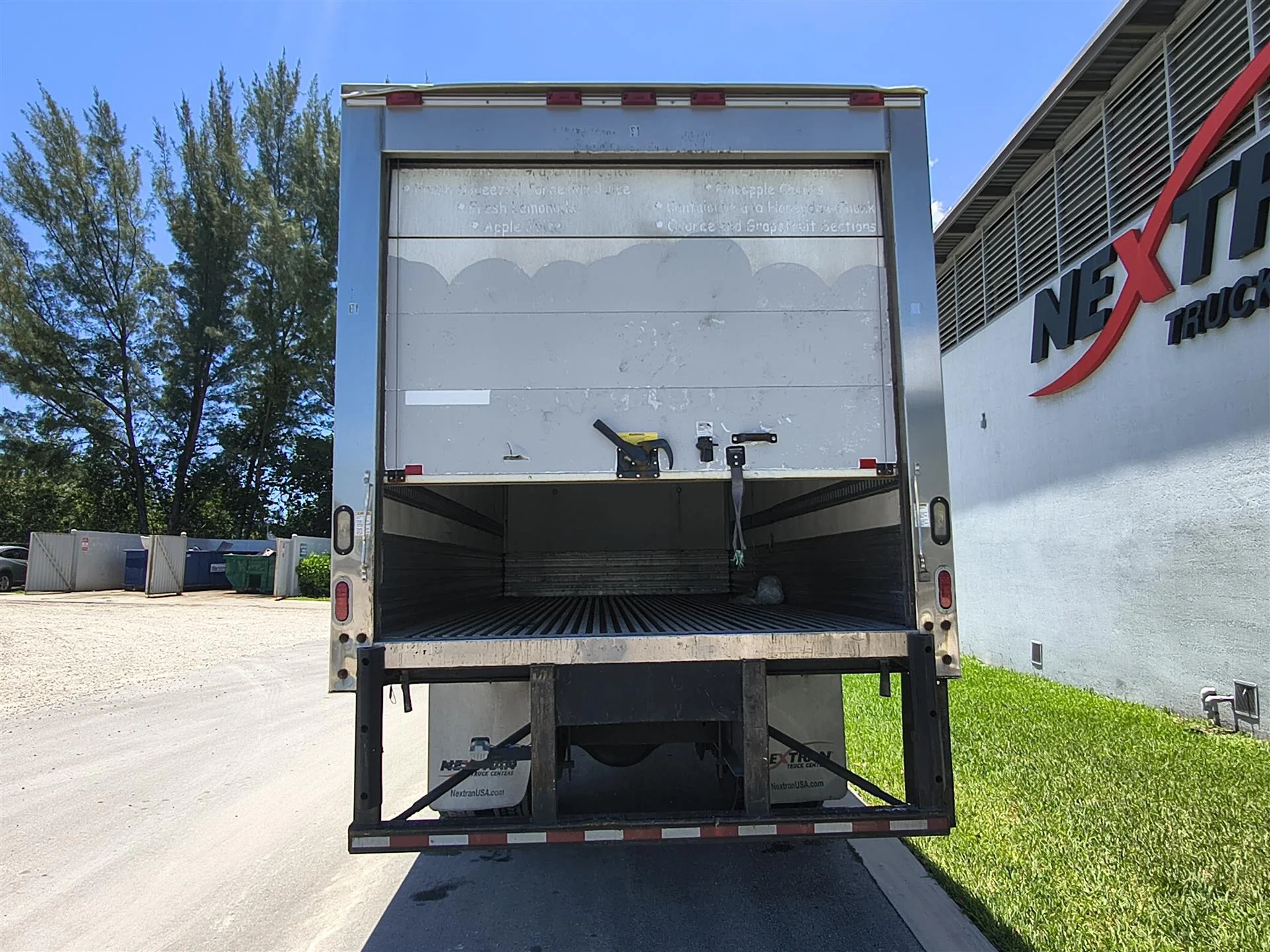 2016 Hino 268 in Fort Lauderdale, FL — photo 5