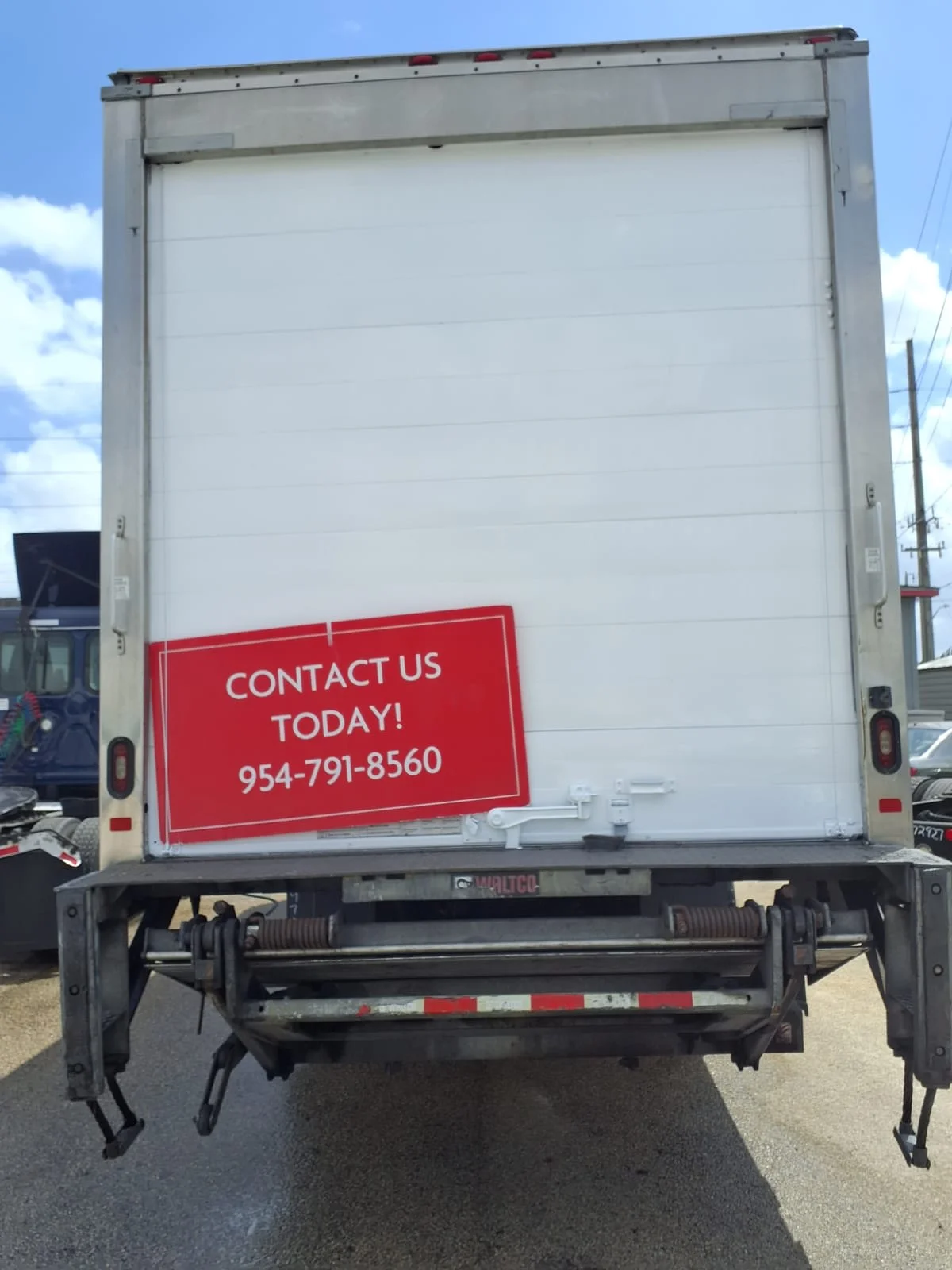 2018 International 4300 - image 5