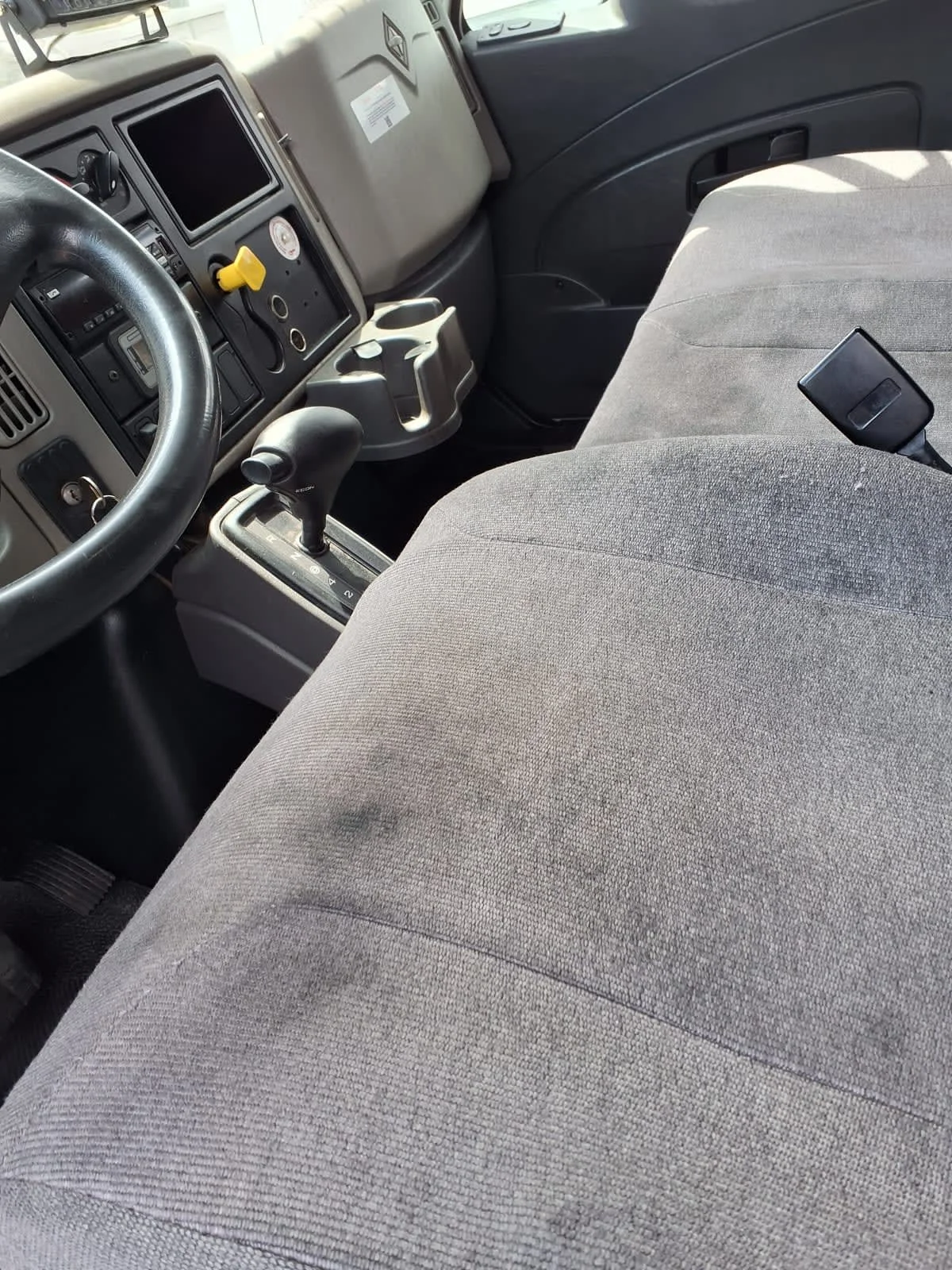 2018 International 4300 - image 8