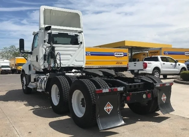 2018 International LT - image 5