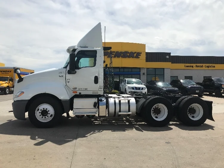 2018 International LT - image 4