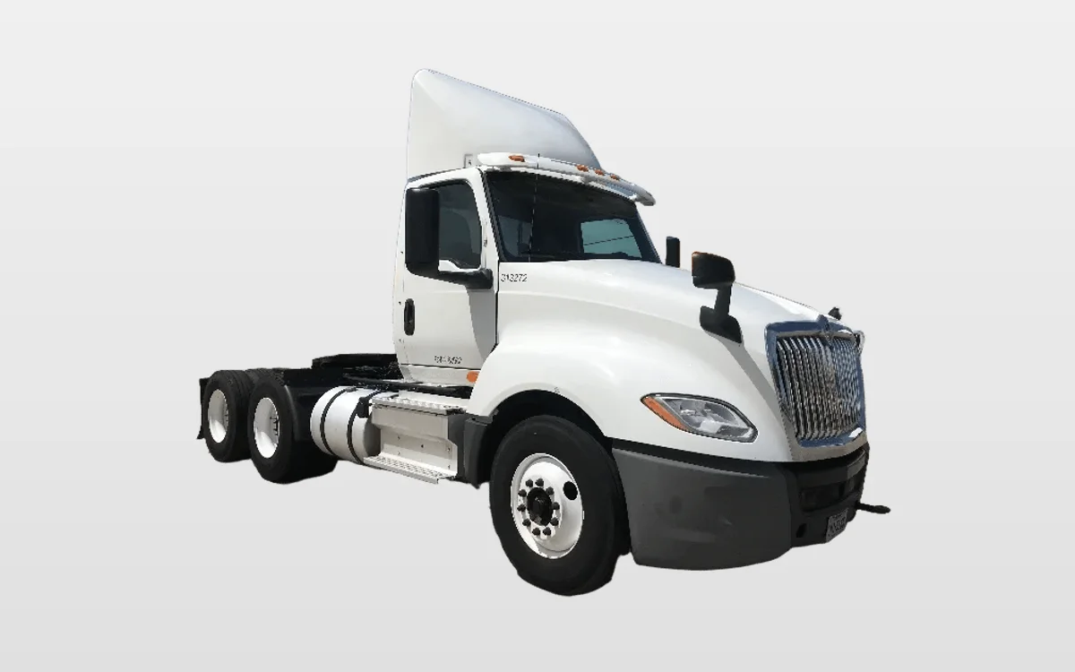 2018 International LT - image 1