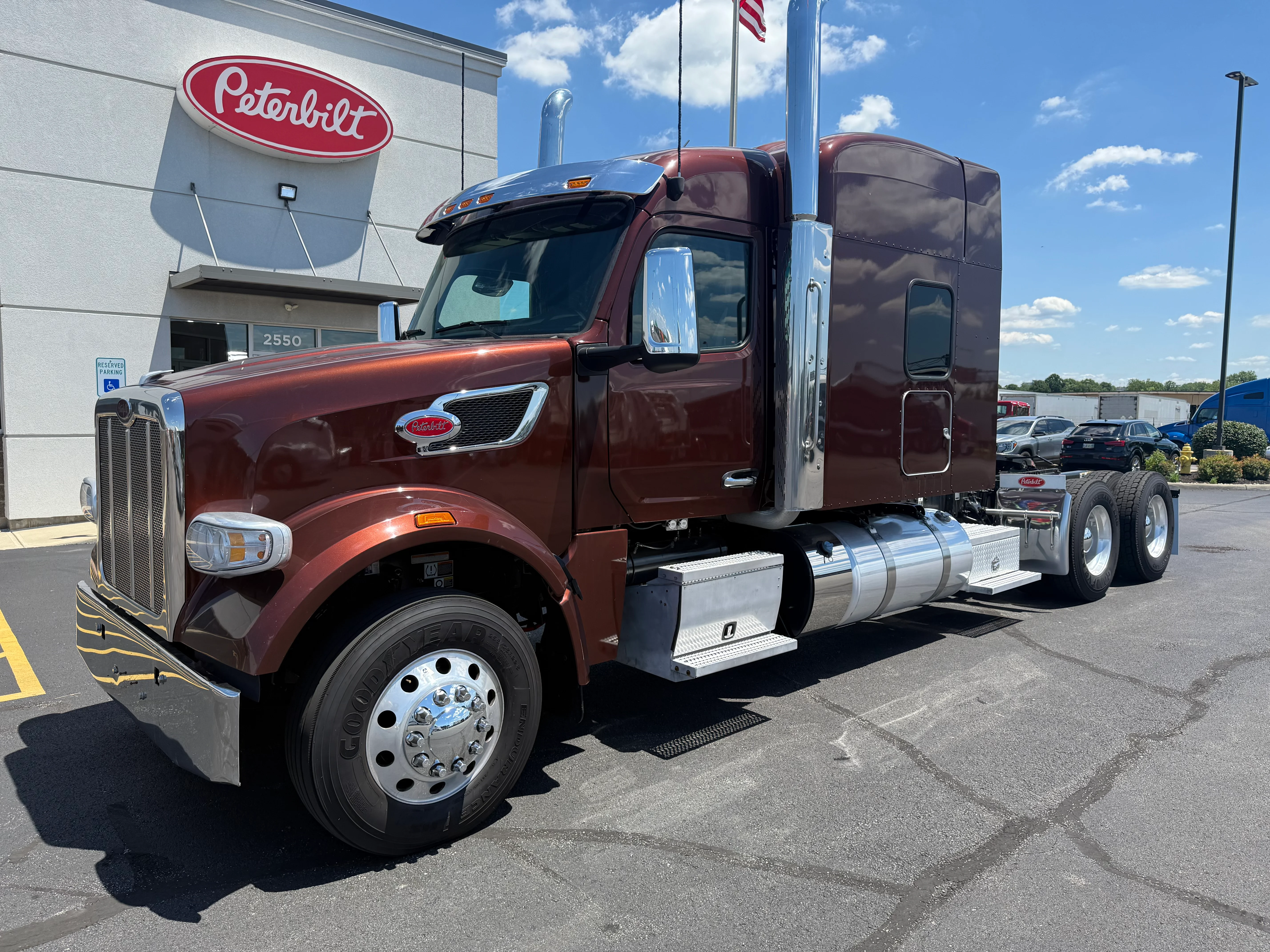 2023 Peterbilt 567 in Louisville, KY
