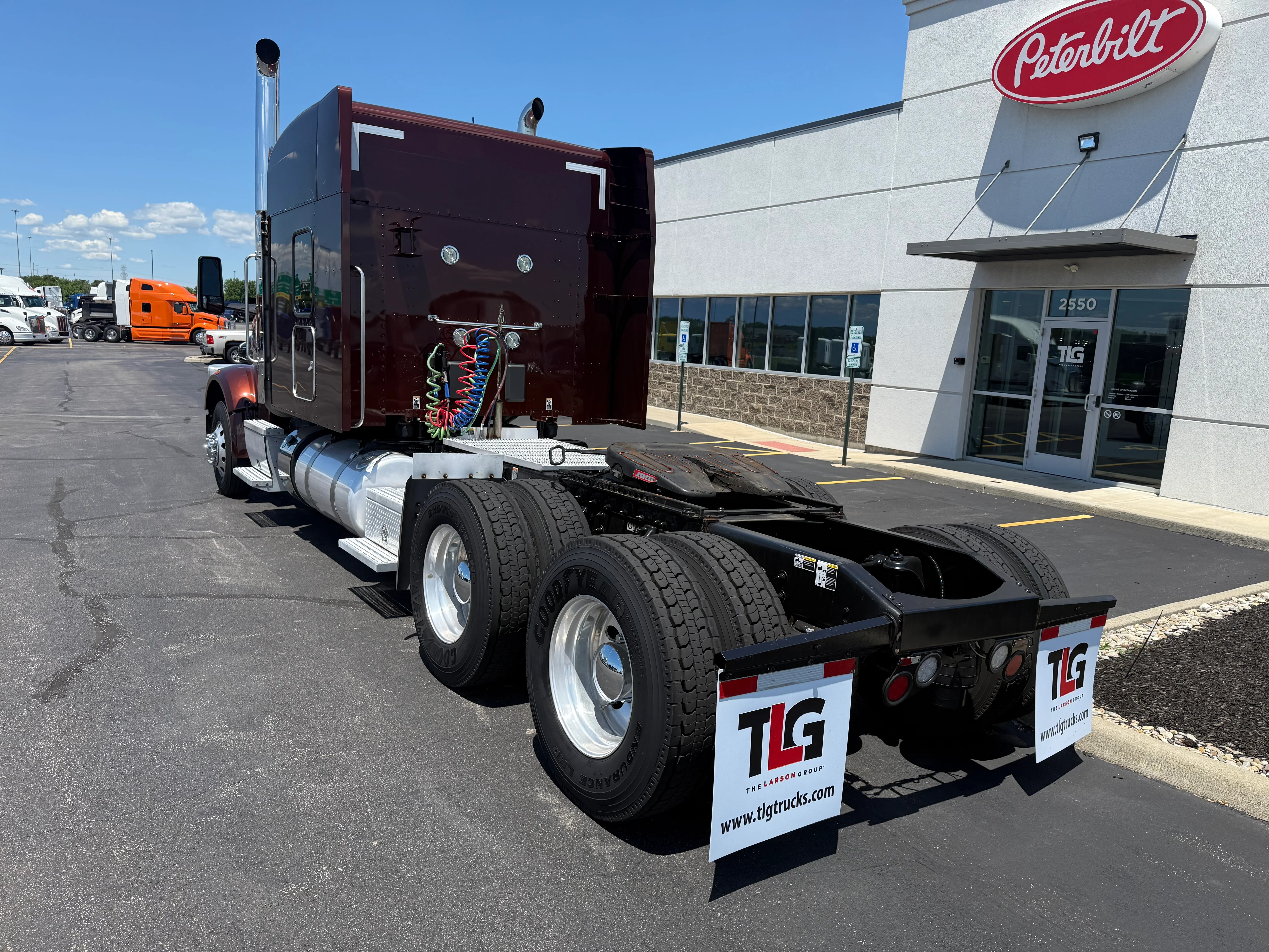 2023 Peterbilt 567 in Louisville, KY — photo 3
