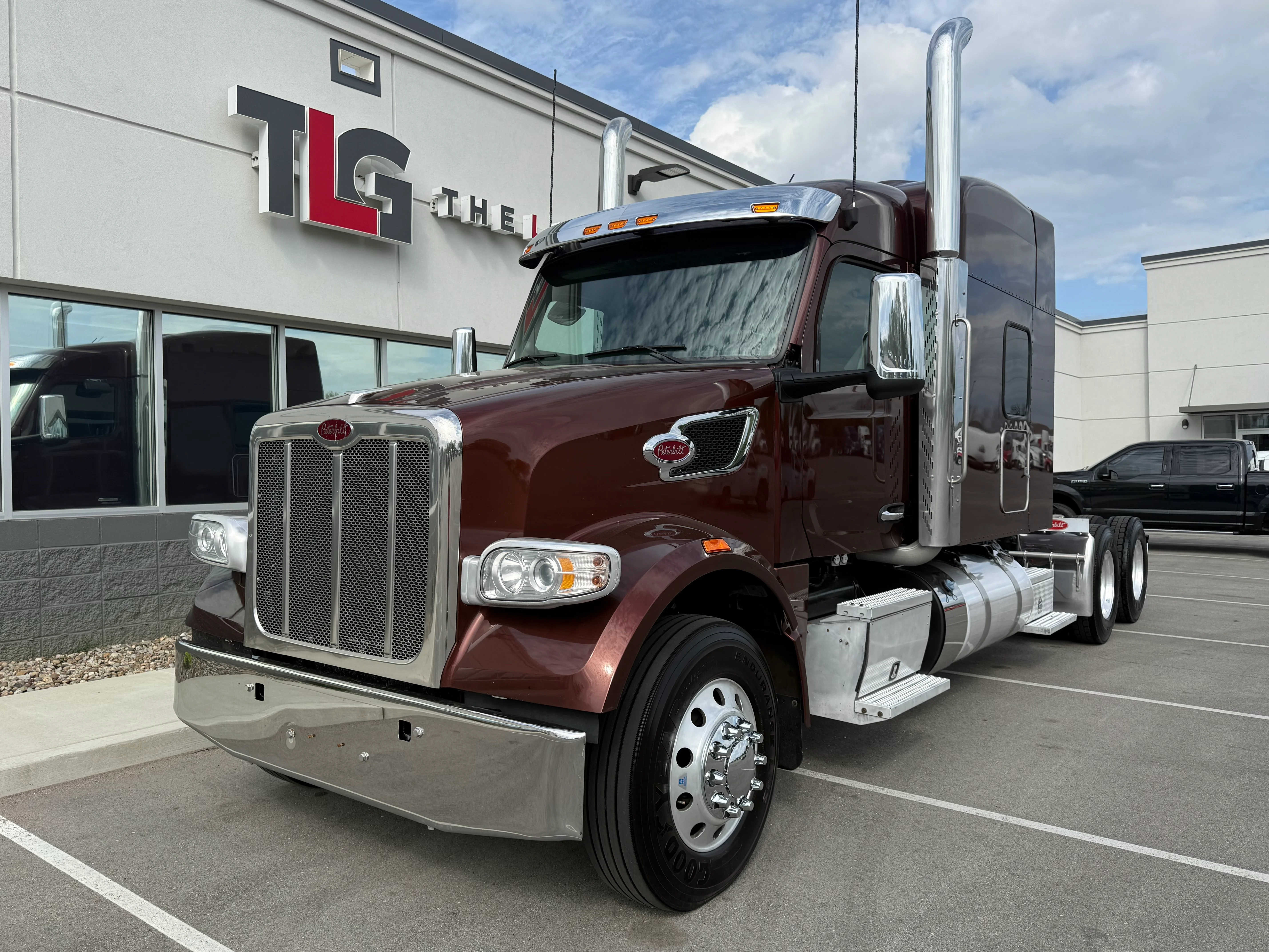 2023 Peterbilt 567 - image 1
