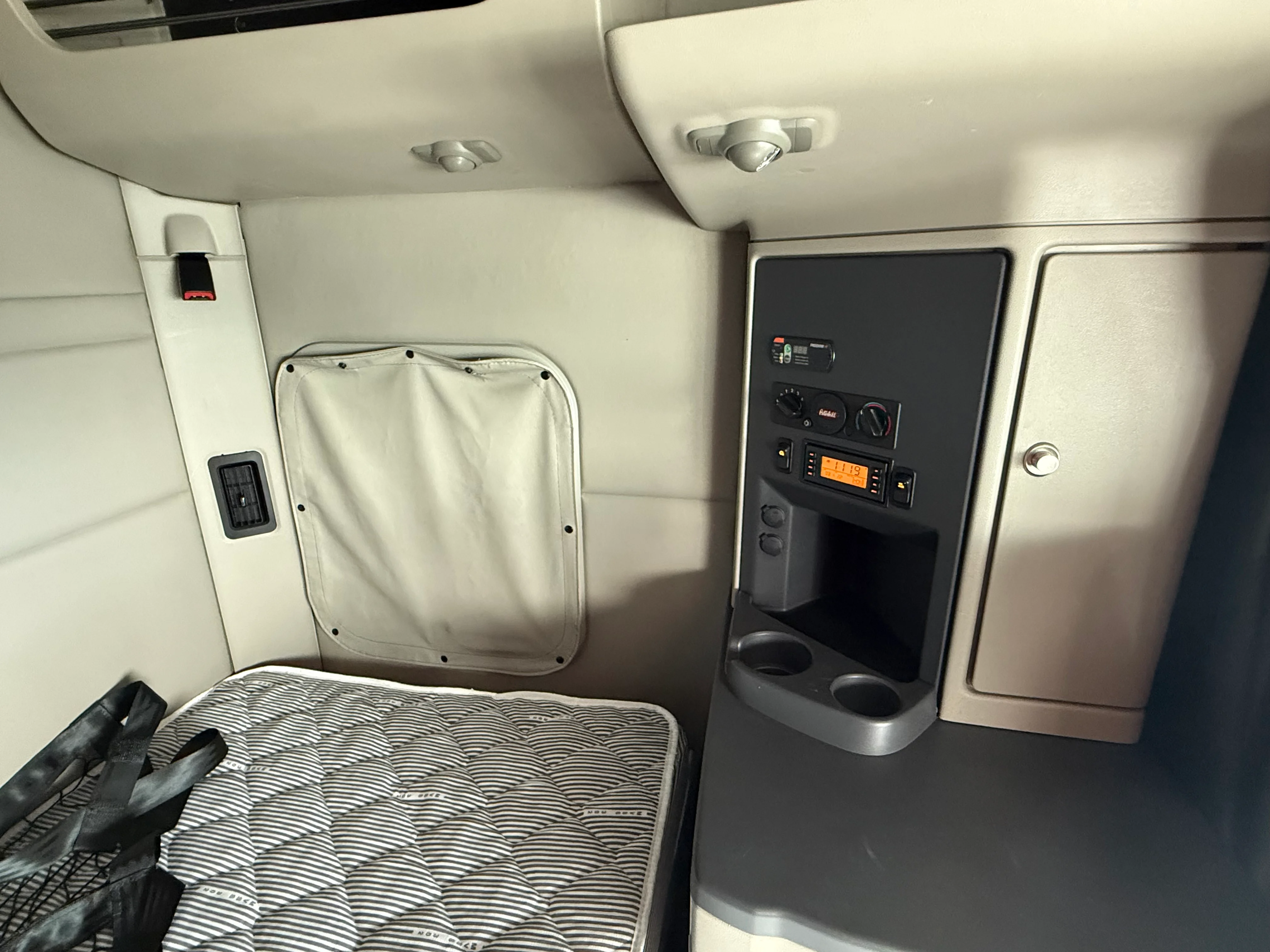 2023 Peterbilt 567 - image 13