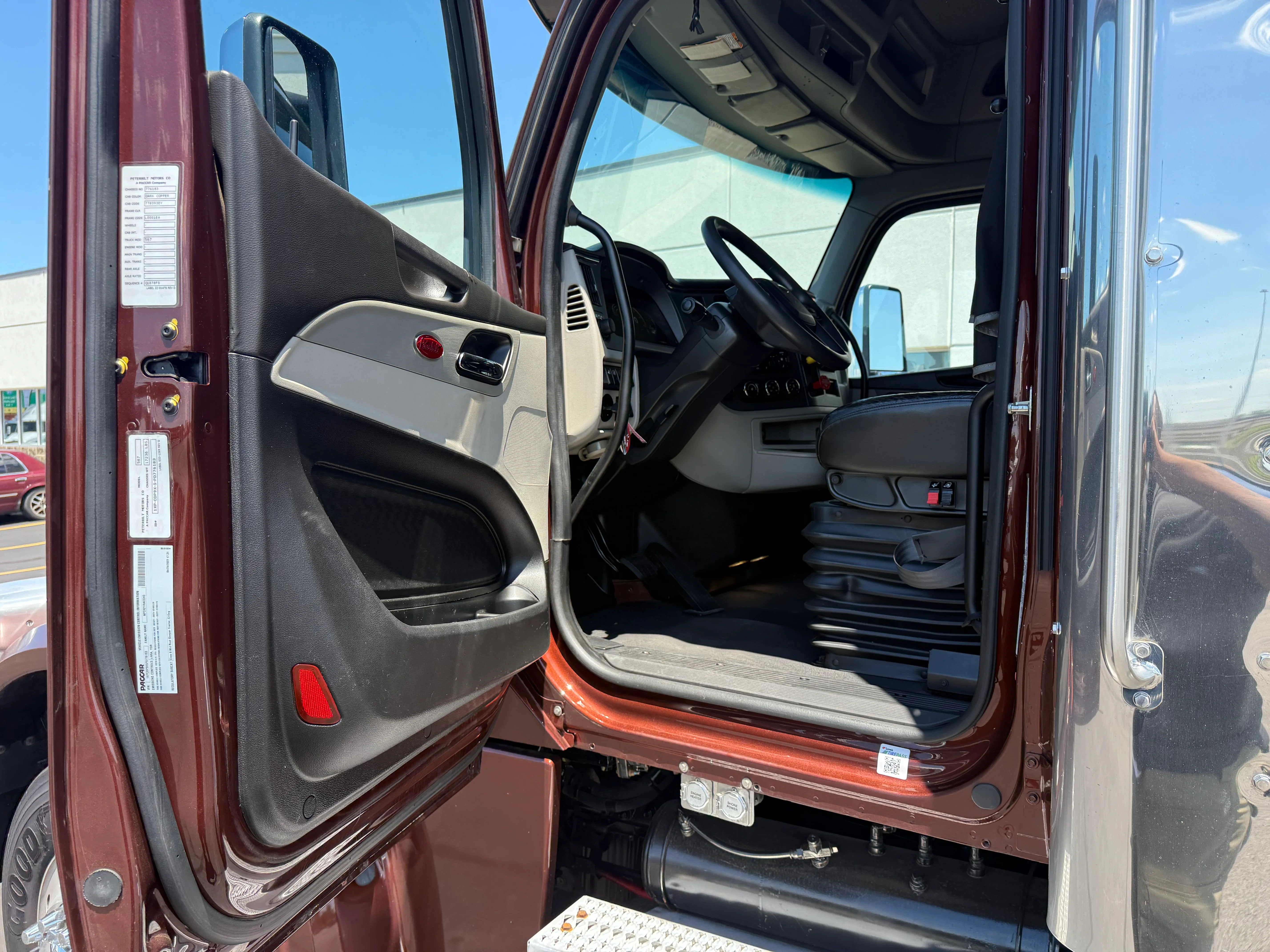 2023 Peterbilt 567 in Louisville, KY — photo 14