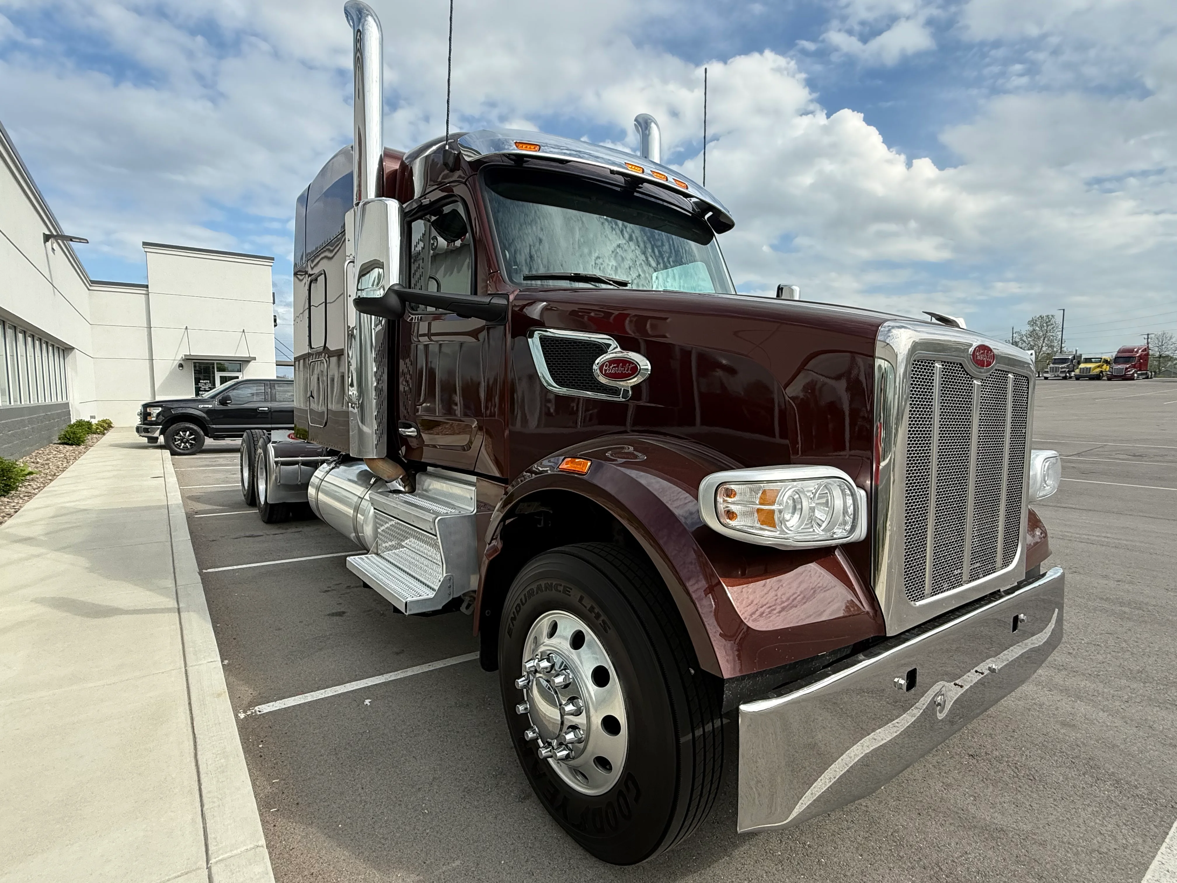 2023 Peterbilt 567 - image 6