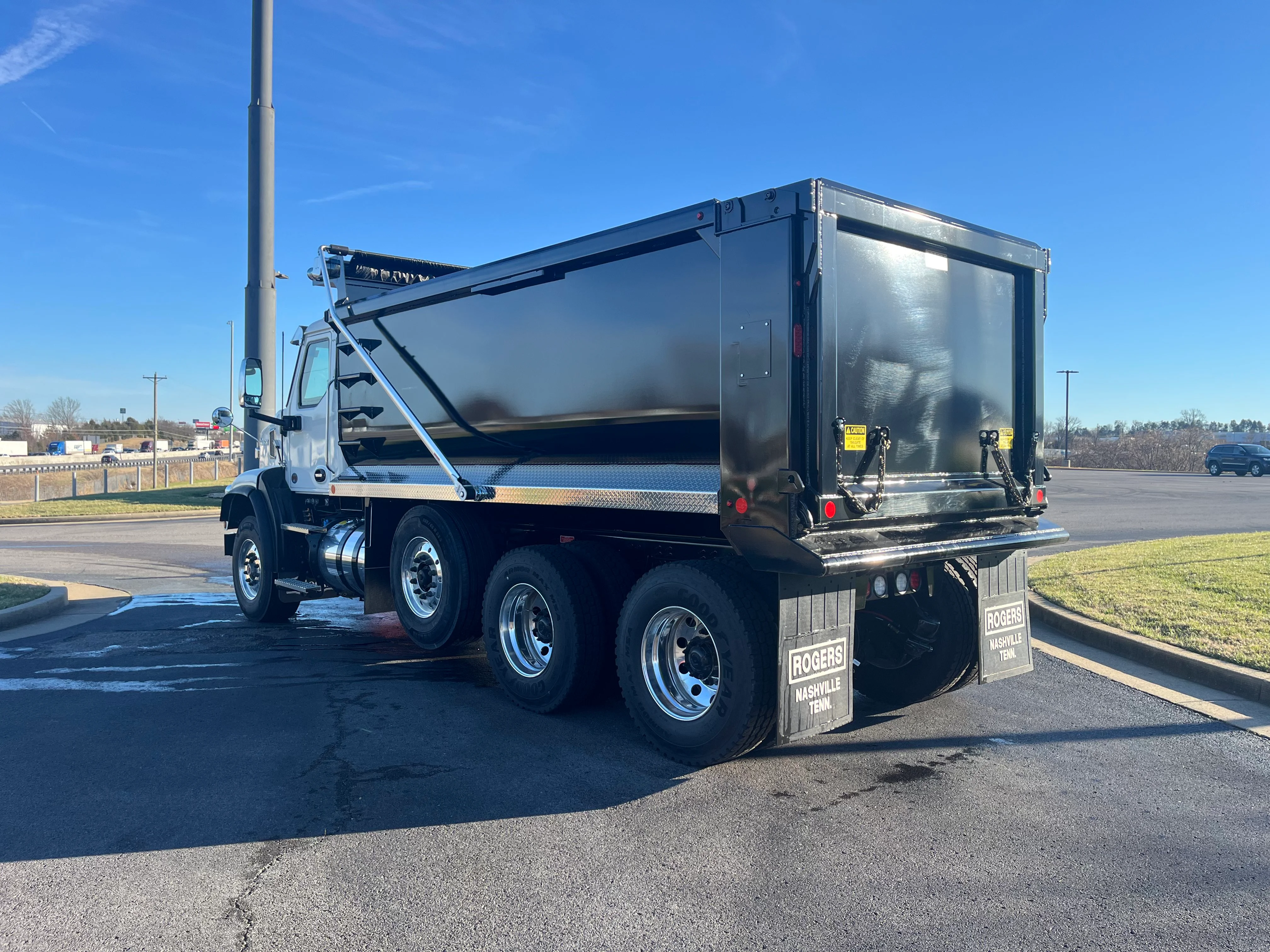 2025 Autocar DC-64 - image 5