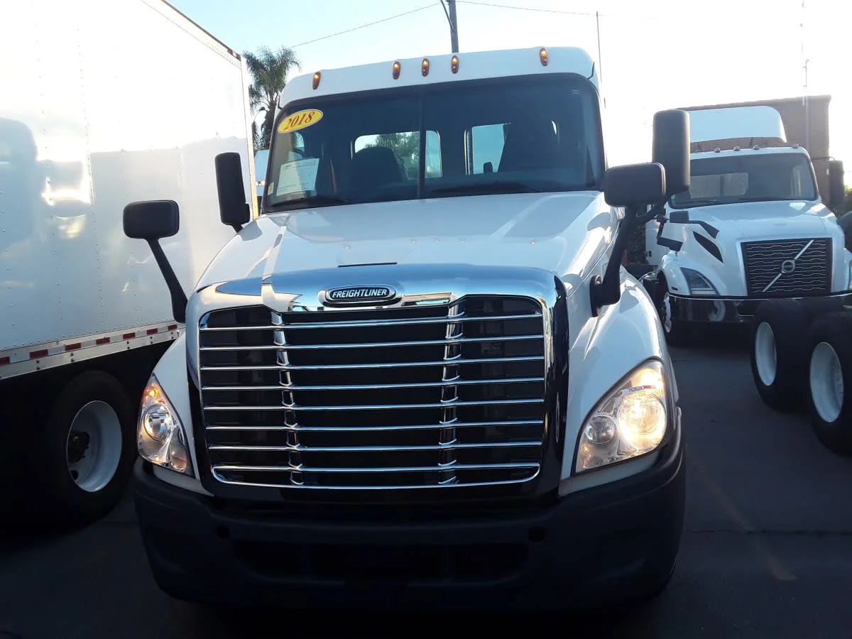 2018 Freightliner Cascadia - image 2