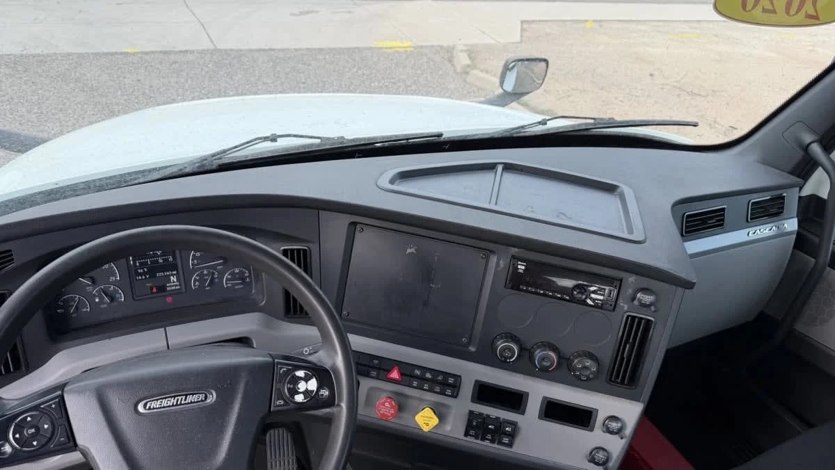 2020 Freightliner Cascadia in Phoenix, AZ — photo 11