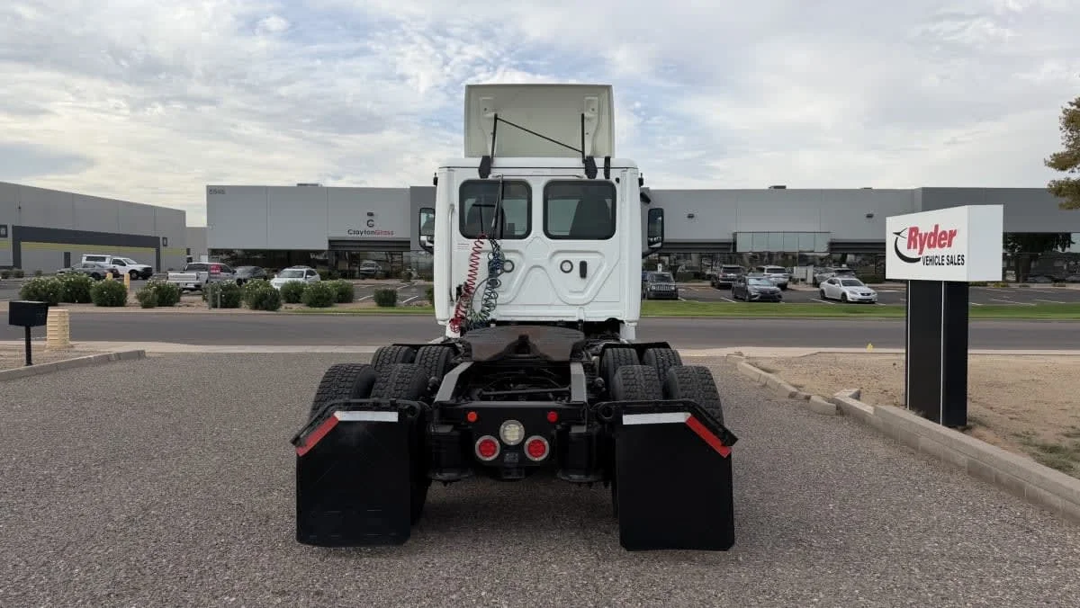 2020 Freightliner Cascadia in Phoenix, AZ — photo 5