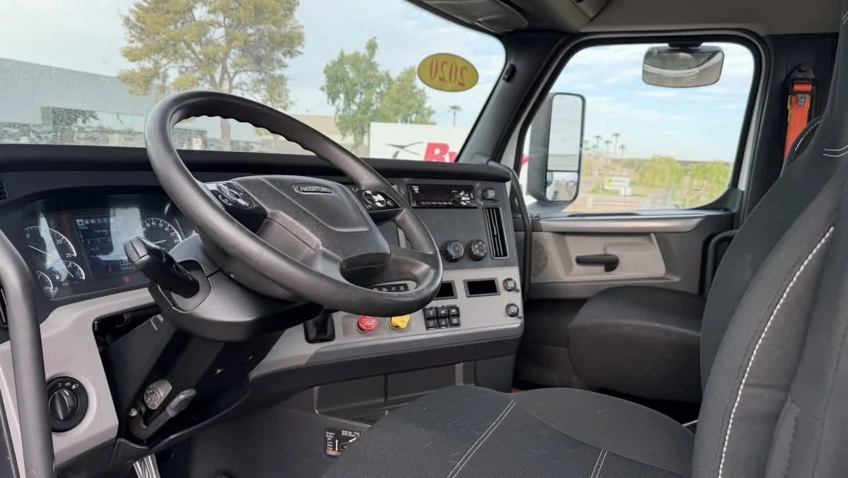 2020 Freightliner Cascadia in Phoenix, AZ — photo 7