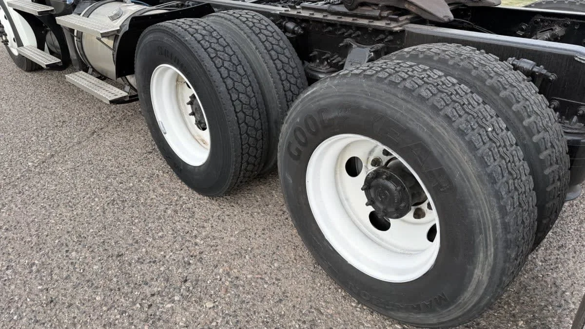 2020 Freightliner Cascadia in Phoenix, AZ — photo 9