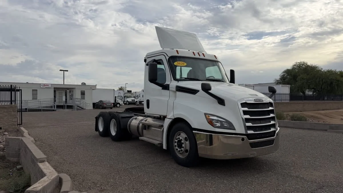 2020 Freightliner Cascadia in Phoenix, AZ — photo 3