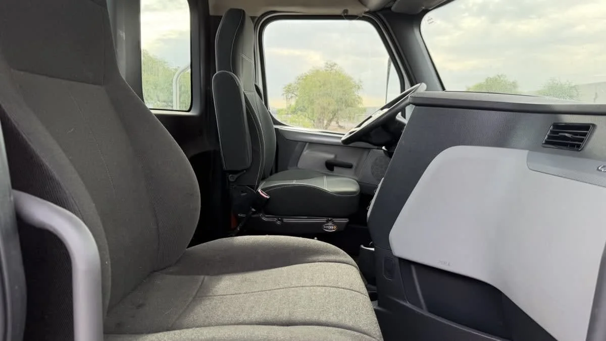 2020 Freightliner Cascadia in Phoenix, AZ — photo 13