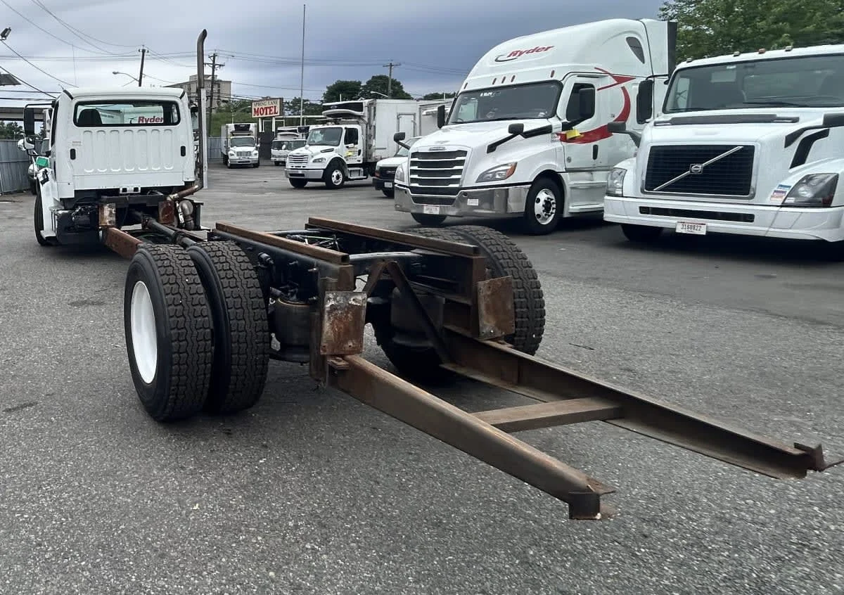 2017 Freightliner M2 106 - image 6