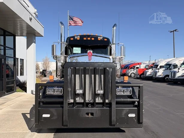 2025 Kenworth W900 - image 9