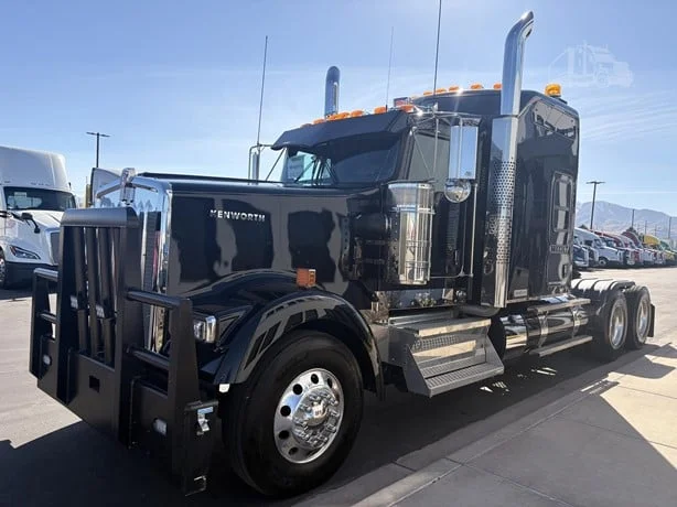 2025 Kenworth W900 - image 4
