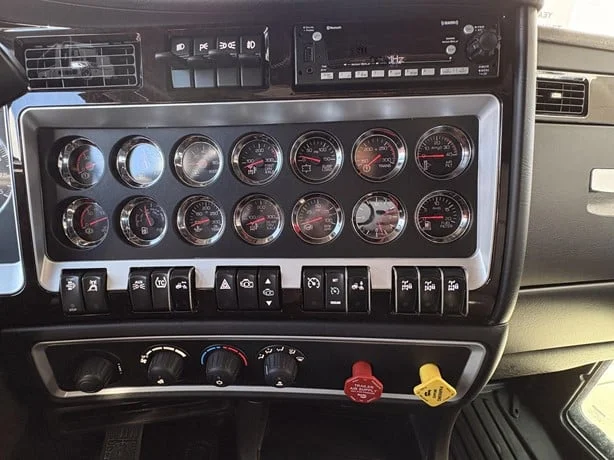 2025 Kenworth W900 - image 12