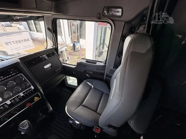 2025 Kenworth W900 - image 15
