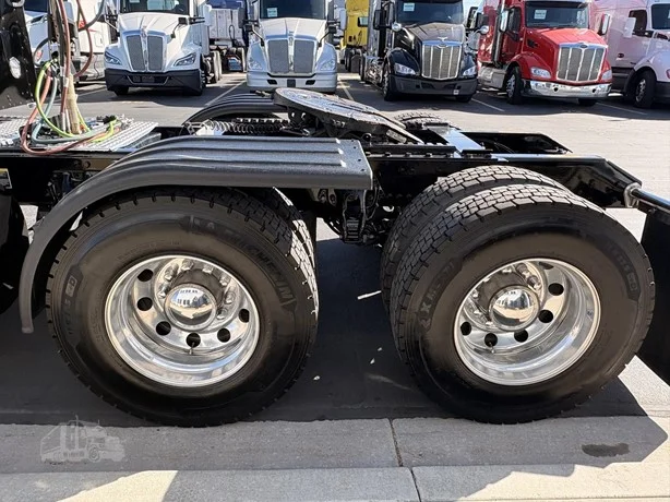 2025 Kenworth W900 - image 5