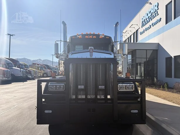 2025 Kenworth W900 - image 2