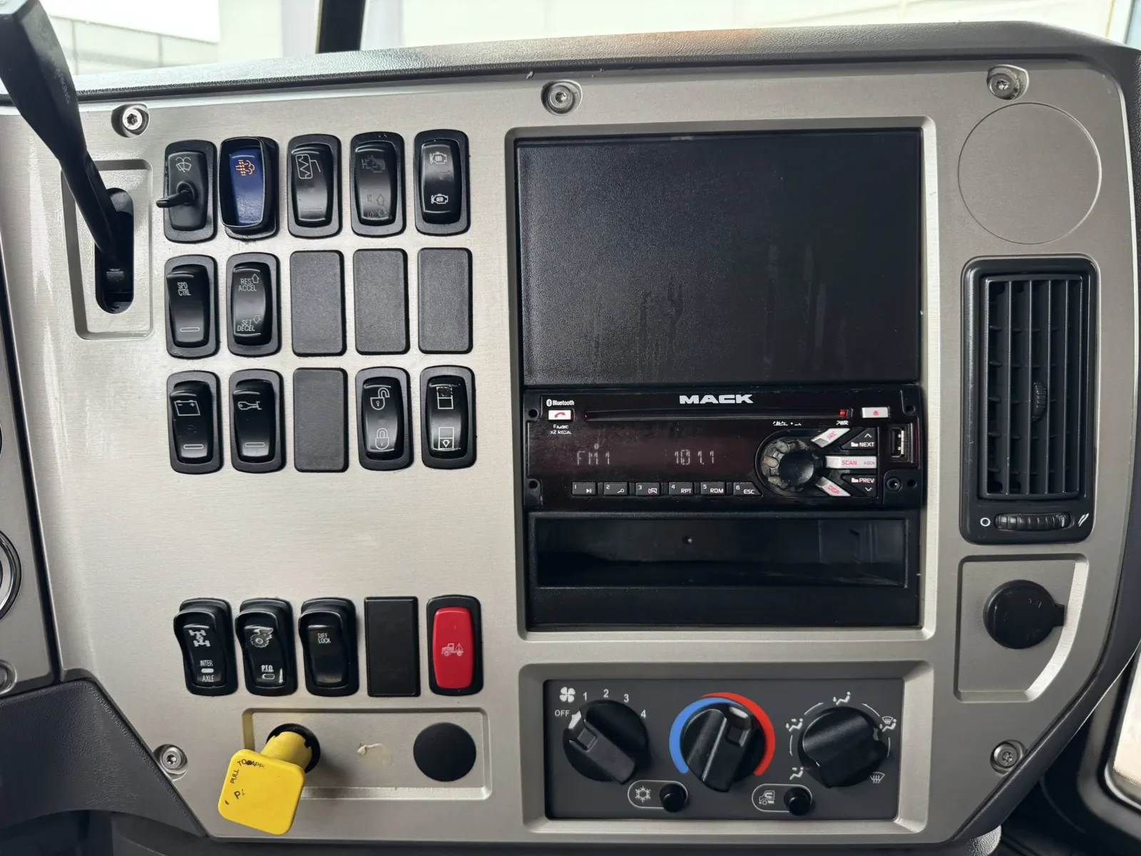 2016 Mack in Greer, SC — photo 19