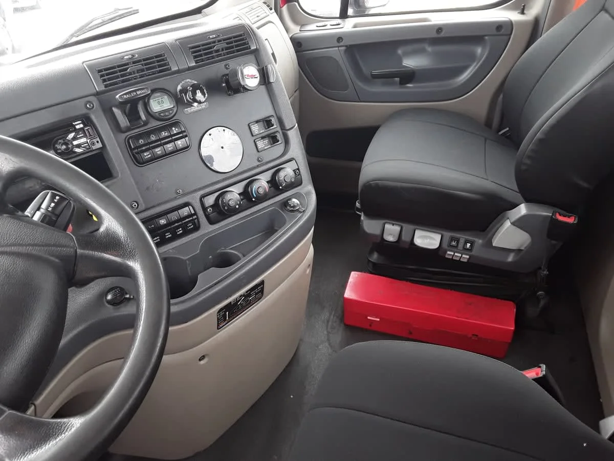 2020 Freightliner Cascadia in Montebello, CA — photo 7