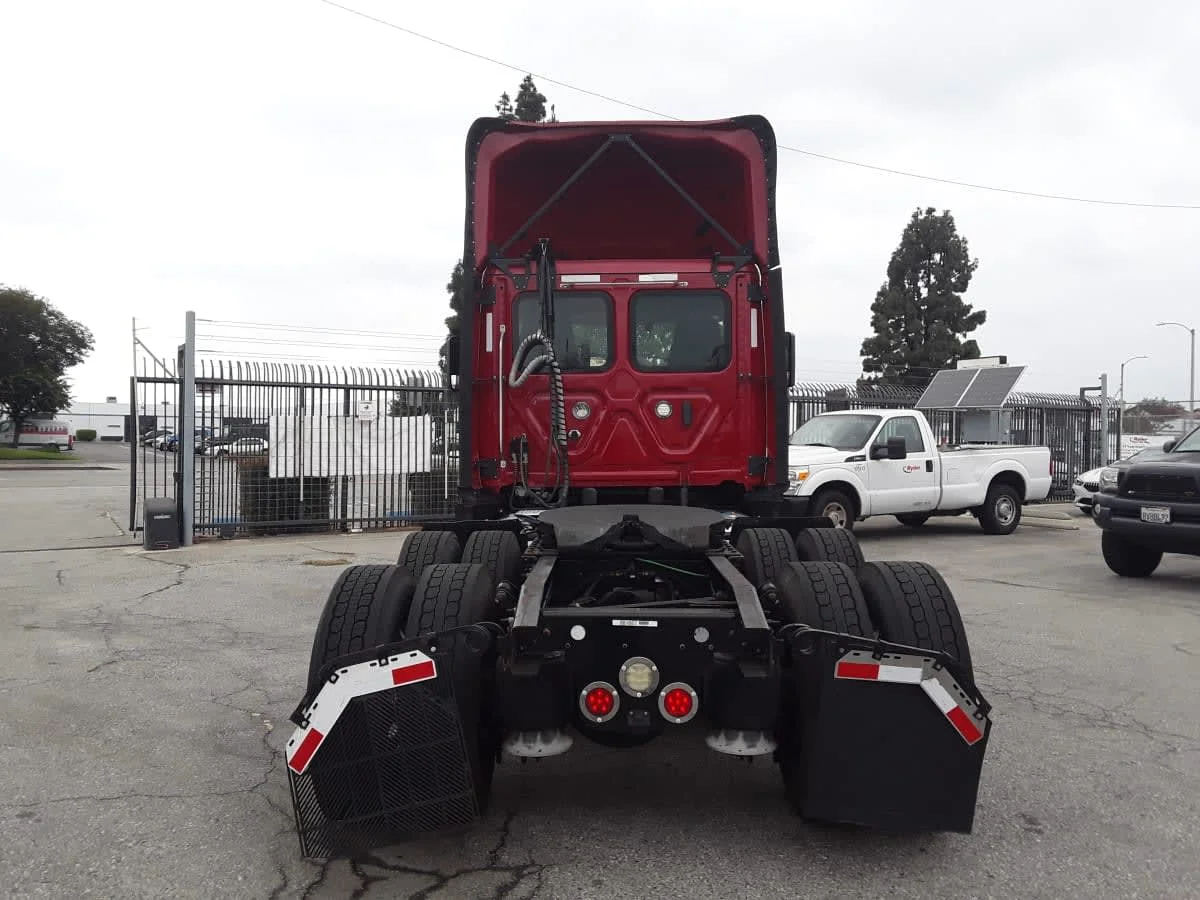 2020 Freightliner Cascadia in Montebello, CA — photo 5