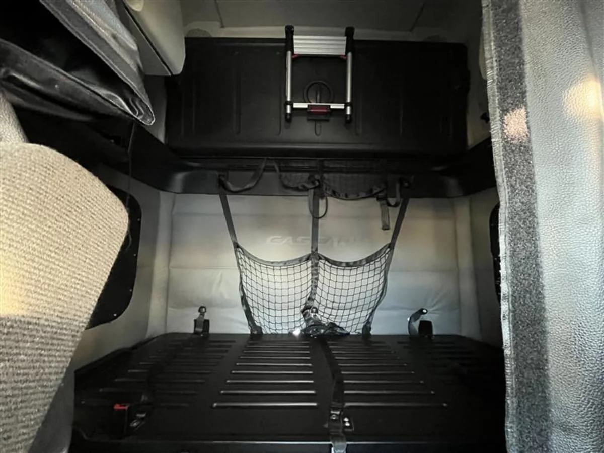 2021 Freightliner Cascadia - image 8