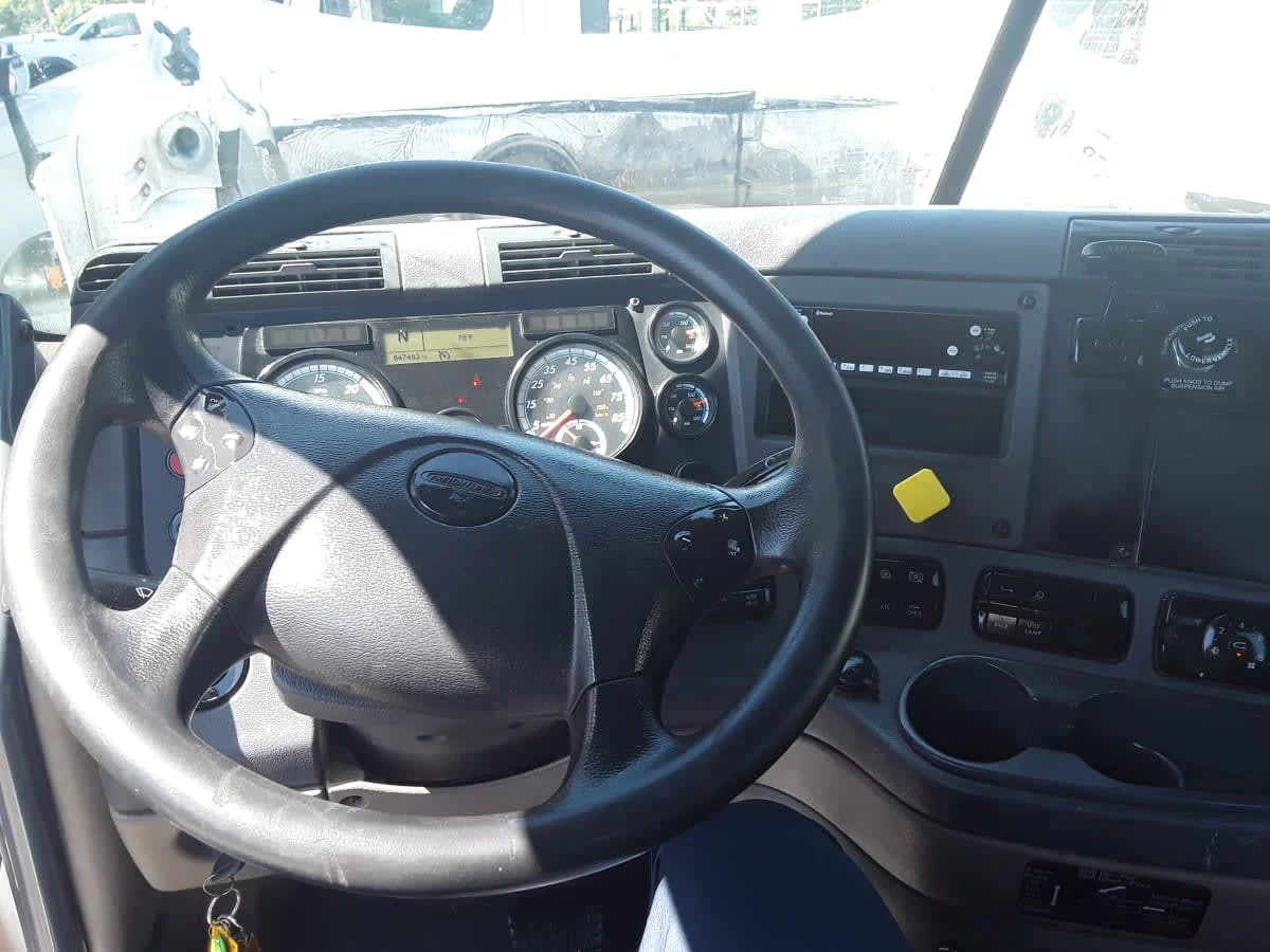 2017 Freightliner Cascadia in Kansas City, MO — photo 7