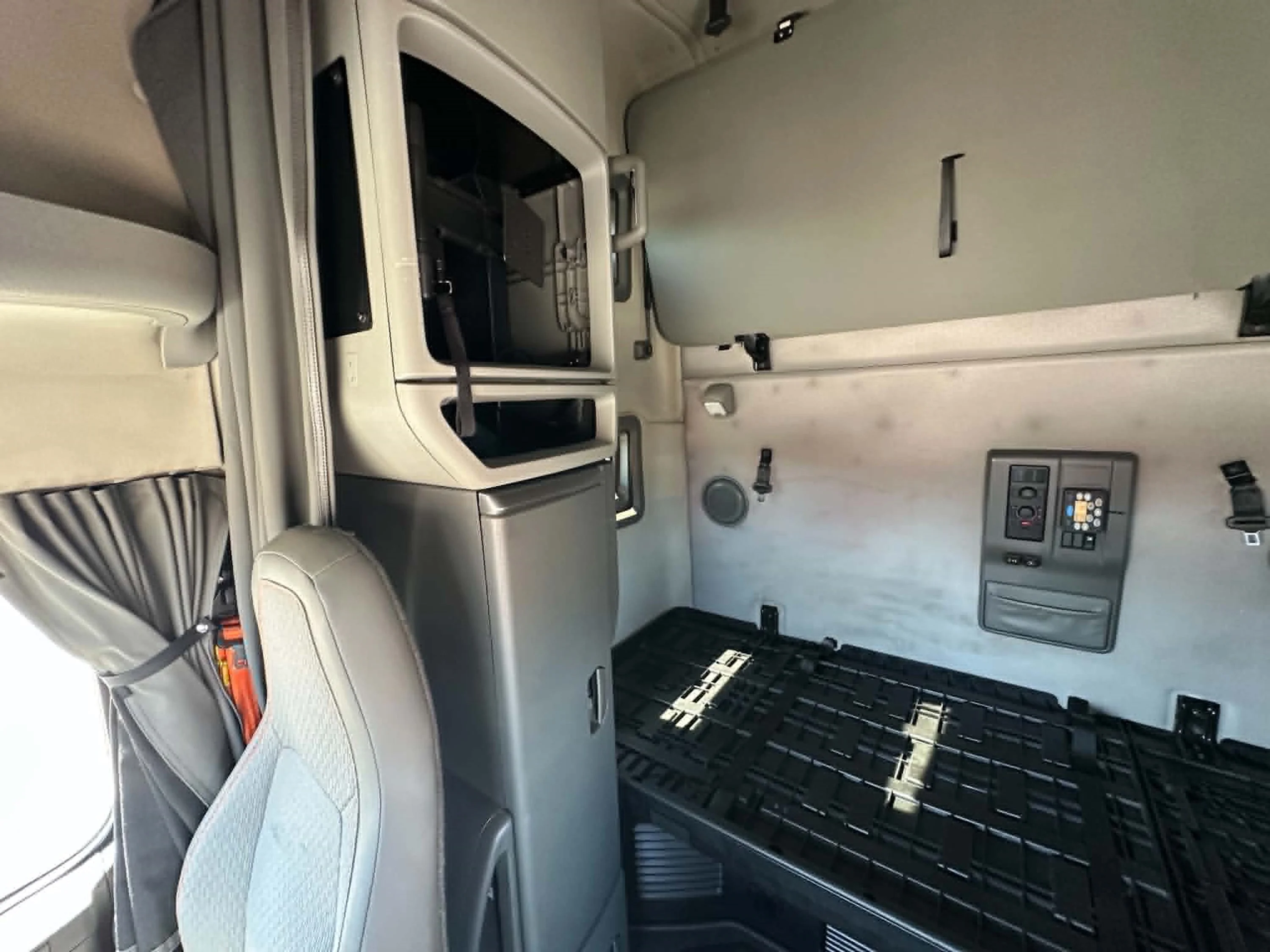 2023 Volvo VNL 760 — photo 16