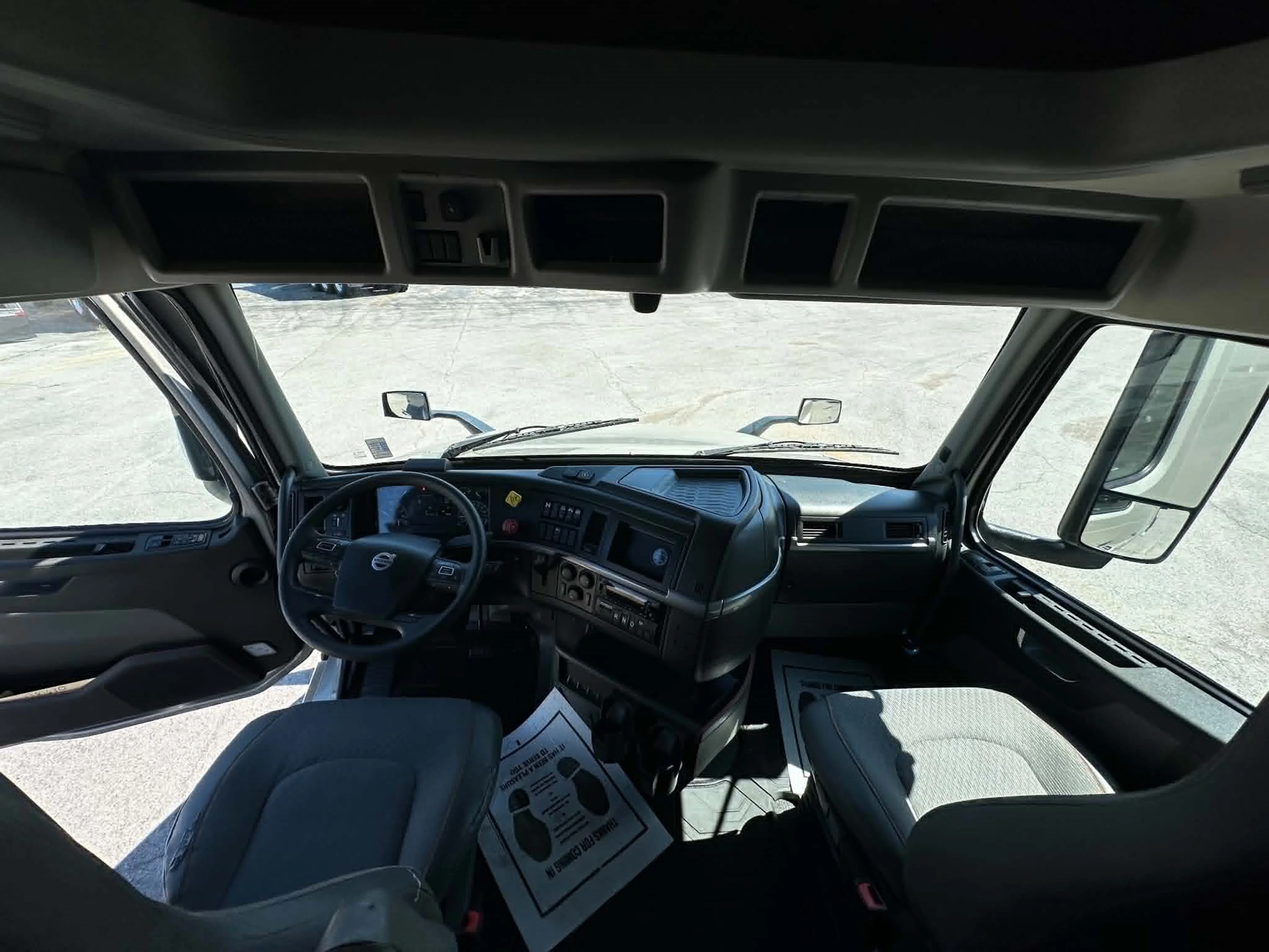 2023 Volvo VNL 760 — photo 14