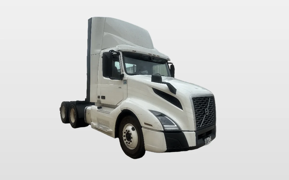 2020 Volvo - image 1