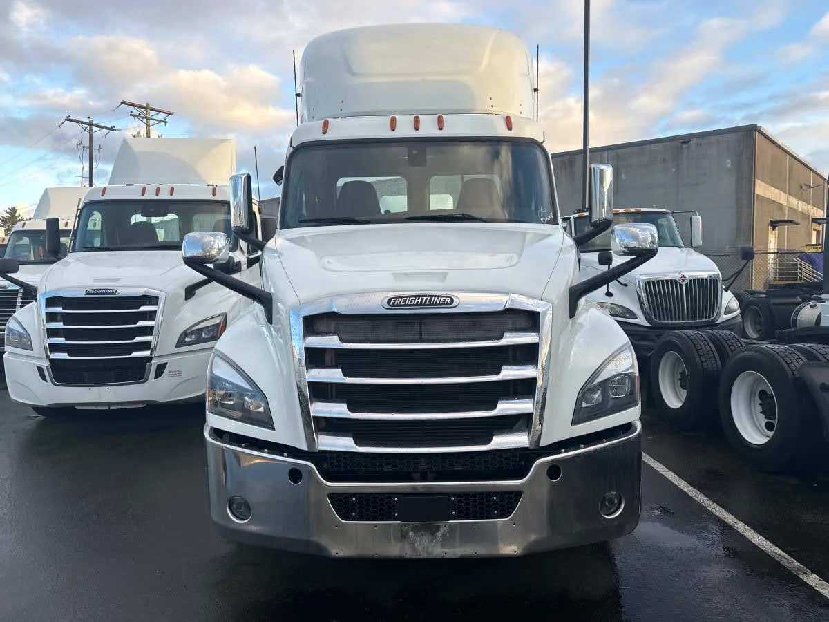 2019 Freightliner Cascadia in Tacoma, WA — photo 2