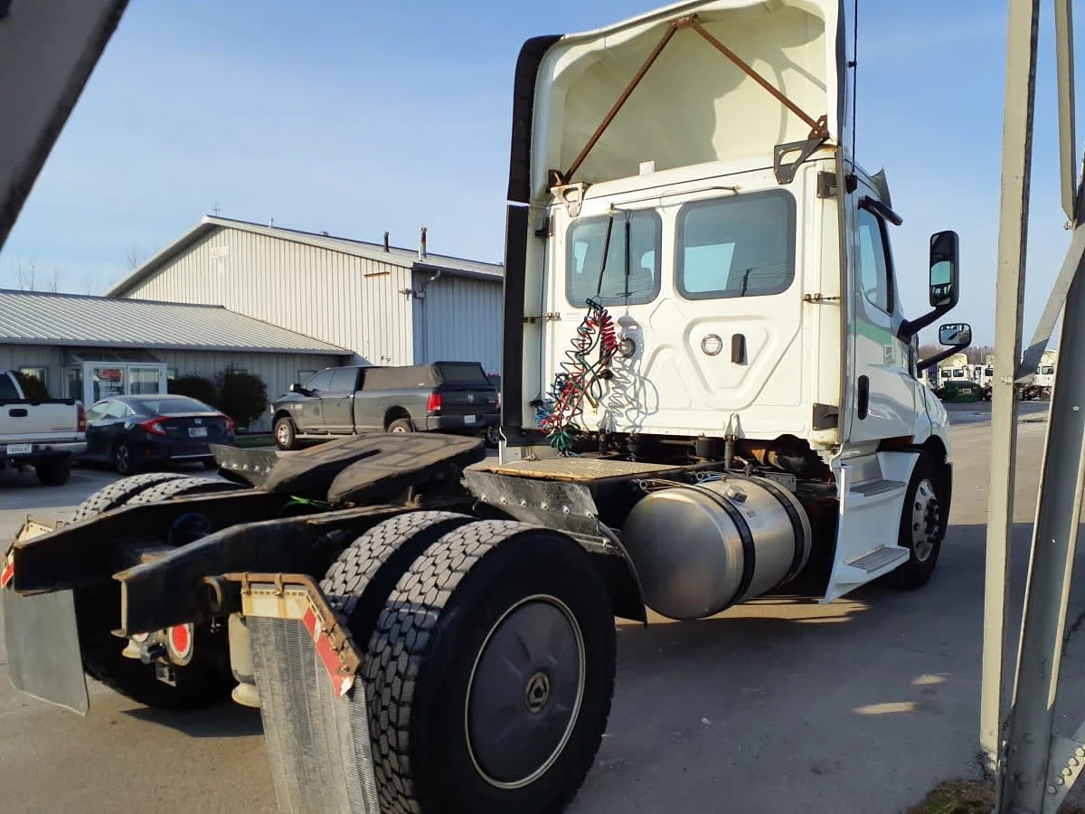 2020 Freightliner Cascadia in Indianapolis, IN — photo 4