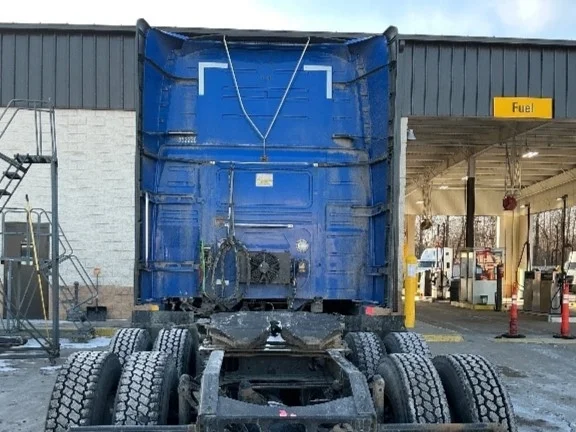 2020 Volvo VNL 760 - image 6