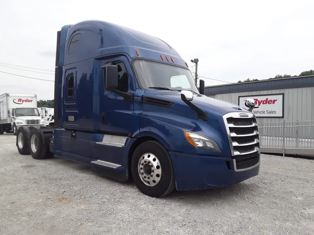 2020 Freightliner Cascadia in Pittsburgh, PA — photo 3
