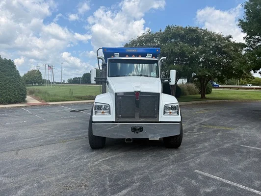 2024 Kenworth T880 in Greensboro, NC — photo 2
