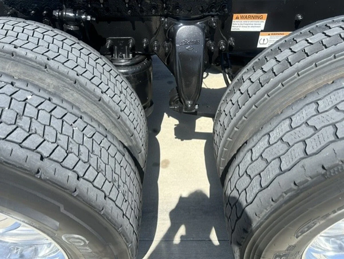2023 Freightliner Cascadia — photo 10