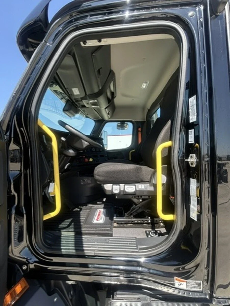 2023 Freightliner Cascadia — photo 15