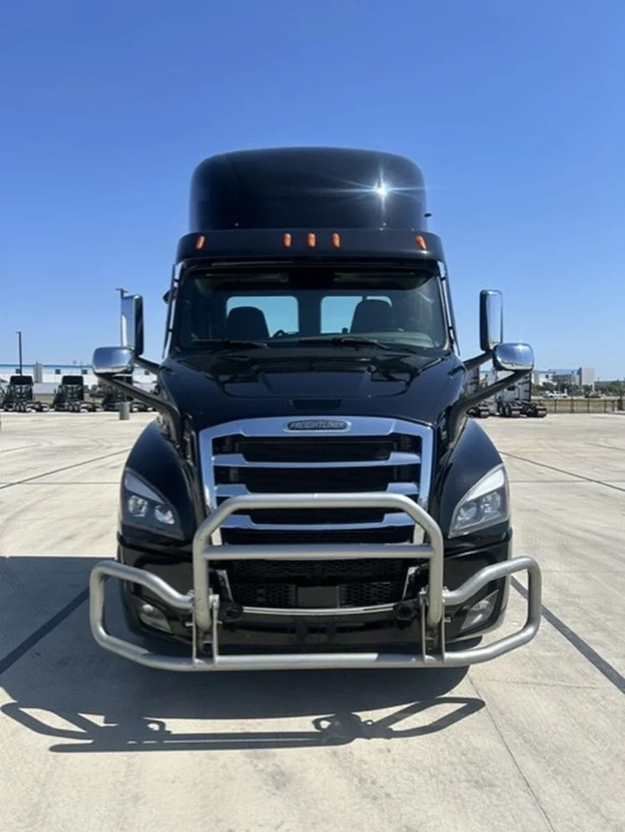2023 Freightliner Cascadia — photo 5