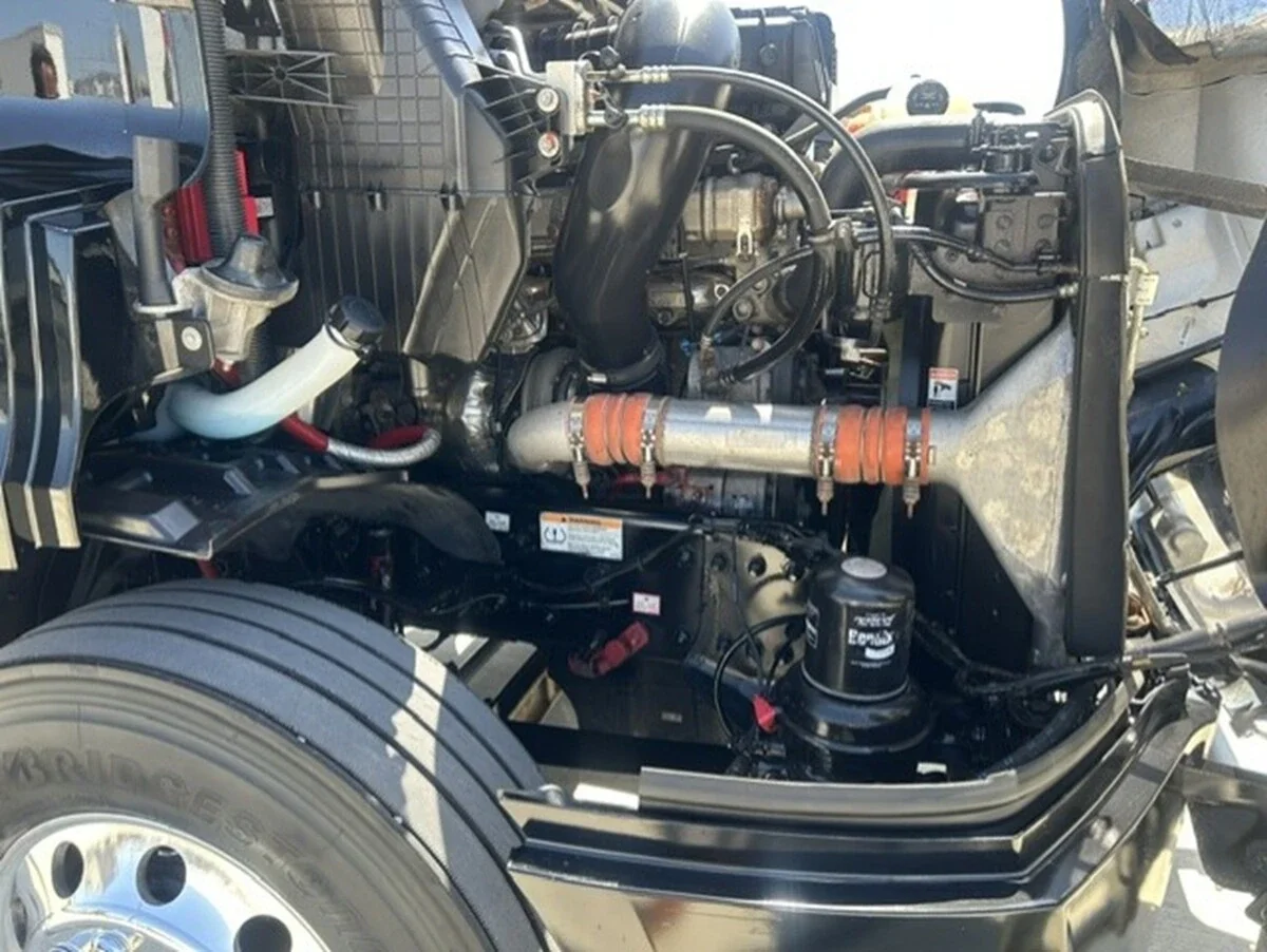 2023 Freightliner Cascadia — photo 12