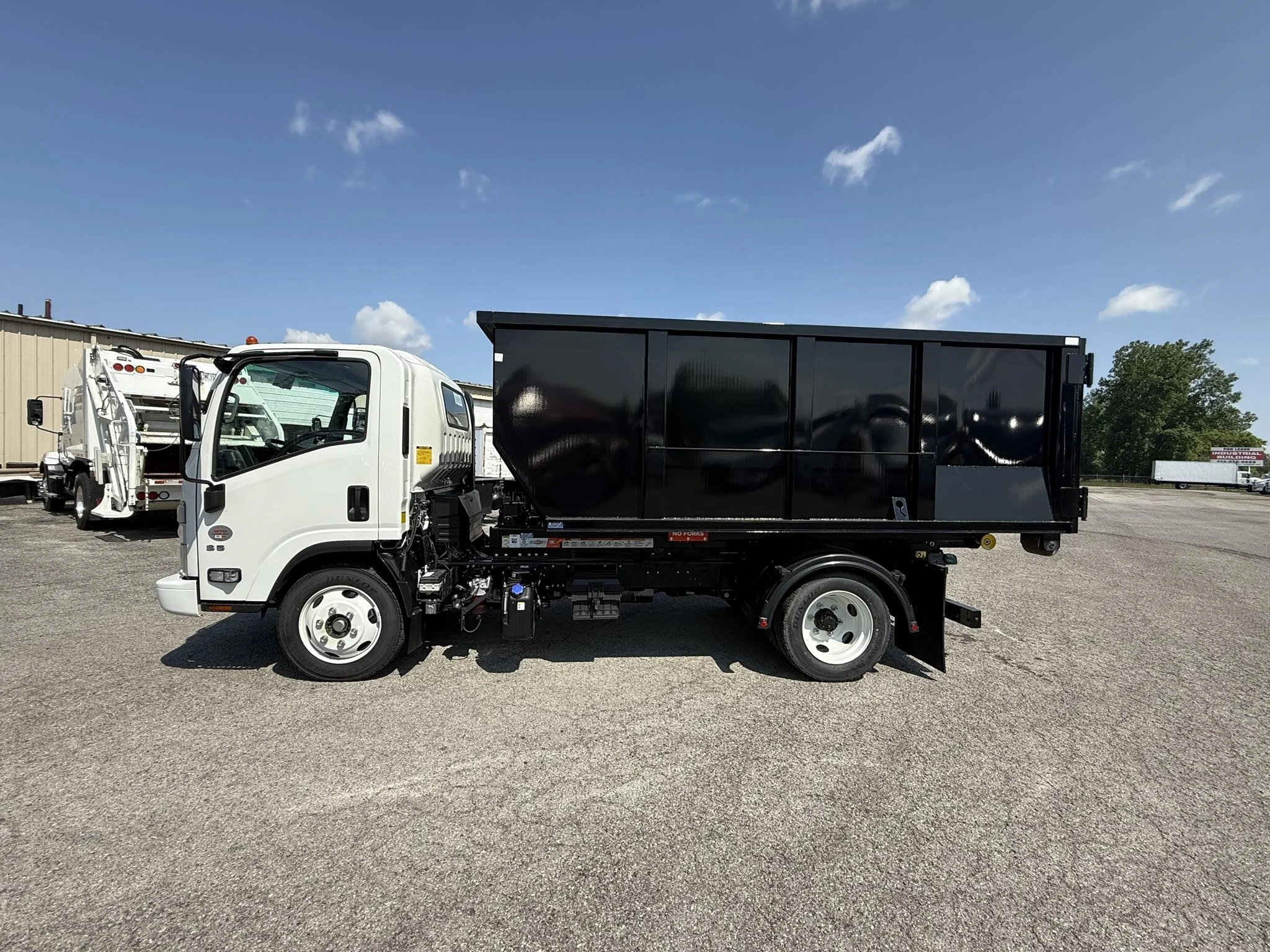 2024 Hino in Findlay, OH — photo 2